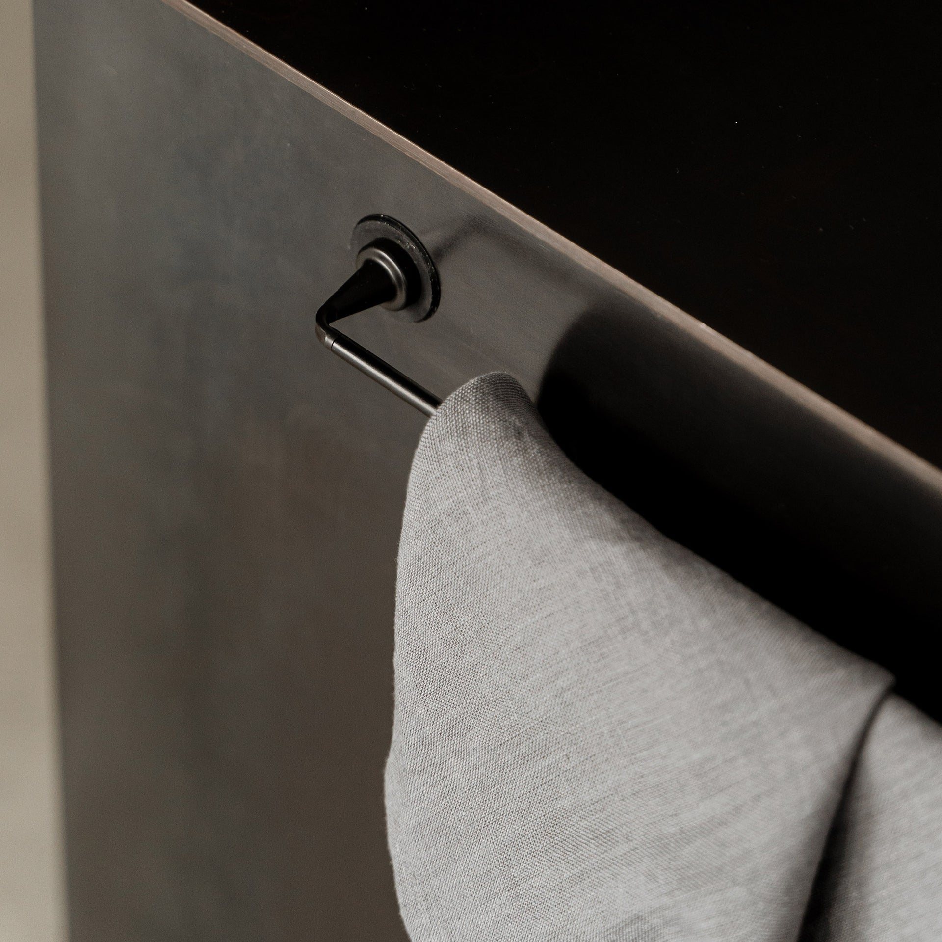 UNIVERSAL - Magnetisk køkkenholder - med klæbe montering